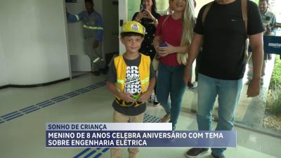 Criança de 8 anos celebra aniversário com tema sobre engenharia elétrica