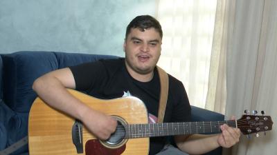 Série JC: cantor autista compartilha história inspiradora com a música