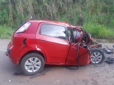 Professor morre em colisão entre carro e carreta no Maranhão
