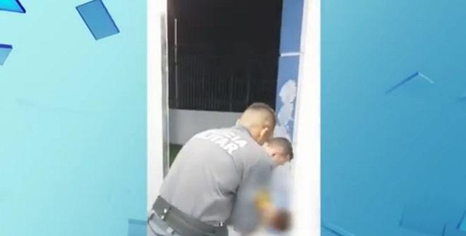 Policiais salvam criança engasgada com pedra em São Luís