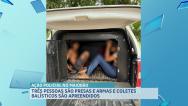 Três pessoas são presas e armas, munição e coletes balísticos são apreendidos