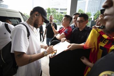 Seleção Brasileira se apresenta para amistosos em Singapura