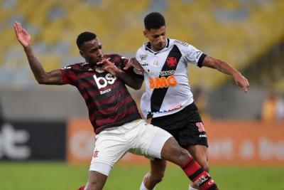 Em clássico de oito gols, Flamengo e Vasco empatam no Maracanã