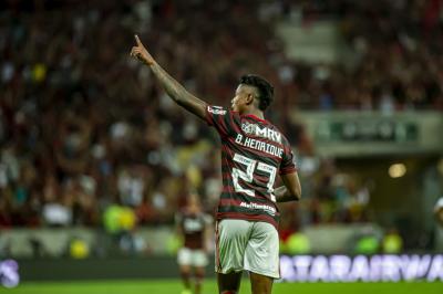 Bruno Henrique é eleito o melhor jogador da Libertadores
