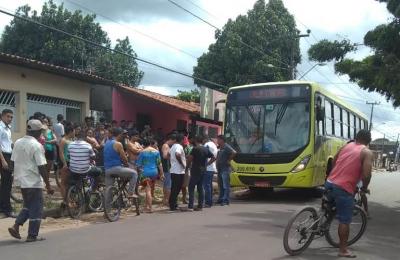 Mulher morre após ser atropelada por ônibus na Vila Itamar