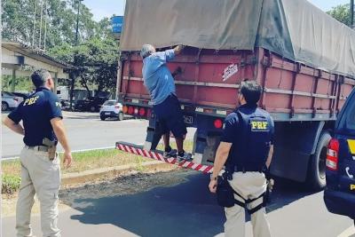 PRF apreende carga irregular de carvão em BR 135 