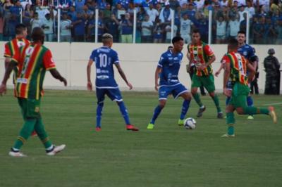 Sampaio Corrêa vence o Confiança e abre vantagem nas semis da Série C