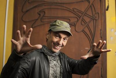 Zeca Baleiro apresenta show infantil no Teatro Arthur Azevedo