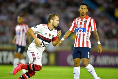 jogadores de futebol em campo