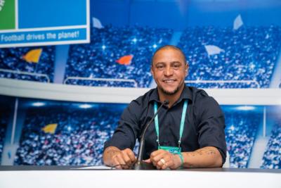 Roberto Carlos é o Embaixador Global do “Futebol pela Amizade”