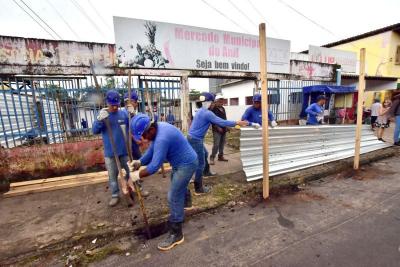 homens trabalhando em rua