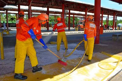 Prefeitura destaca trabalho essencial dos agentes de limpeza urbana