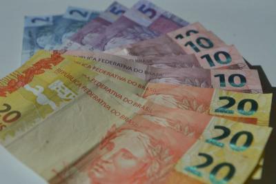 Sancionada lei que aumenta salário mínimo para R$ 1.045 