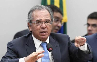 Guedes prevê queda de 4% na economia este ano