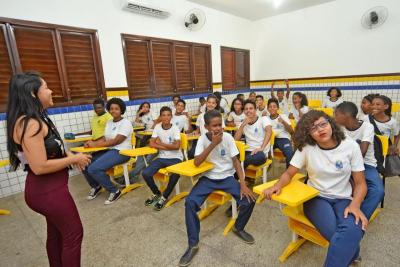 estudantes em sala de aula