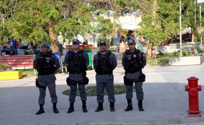 grupo de policiais