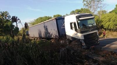 Mulher morre atropelada por caminhão na BR 316 no MA