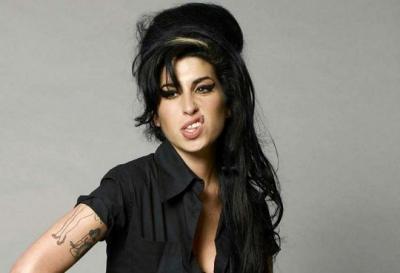 Vida de Amy Winehouse vai virar filme, confirma pai da cantora 