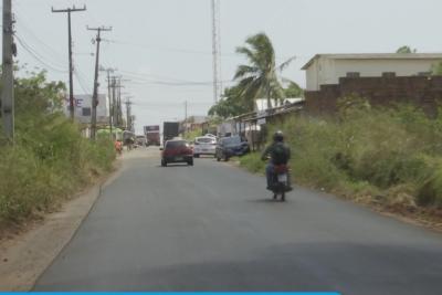 Após reclamações, Estrada do Iguaíba recebe pavimentação