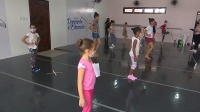 Alunas do "Dançando e Educando" participam de seletiva
