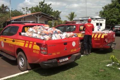 Pres. Dutra: Bombeiros entregam cestas básicas a famílias carentes 