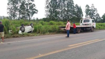 Pneu estoura e veículo capota na BR-135 no Maranhão