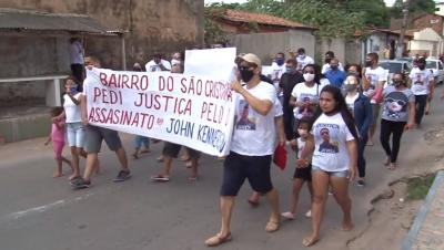 Família e amigos pedem justiça pela morte John Kennerson