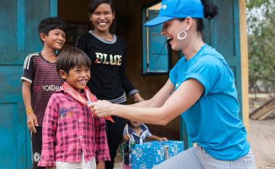 Katy Perry lança apelo humanitário para celebrar nascimento da filha 