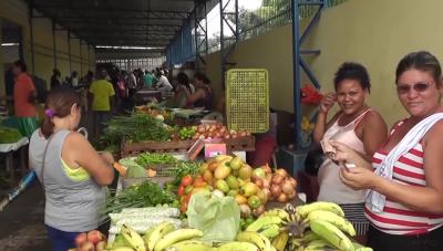 Covid-19: mercados ficam lotados na cidade de Santa Inês