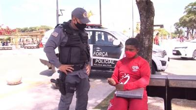 Sorveteiro estuda em praça de São Luís para conseguir virar policial