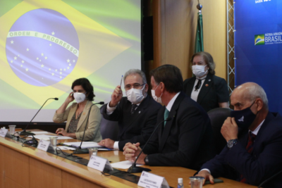 Brasil passa a produzir vacina Covid-19 100% nacional