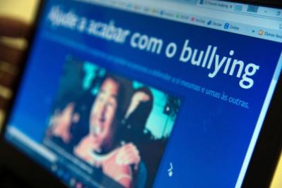 IBGE: um em cada dez estudantes já foi ofendido nas redes sociais