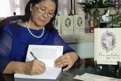 Pedagoga lança livro de crônicas em São Luís