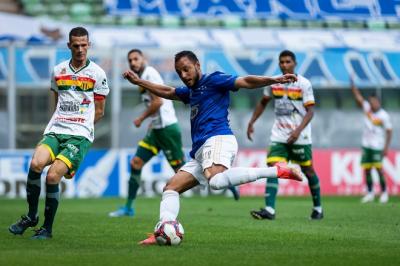 Série B: Sampaio chega aos 30 pontos após empate com Cruzeiro