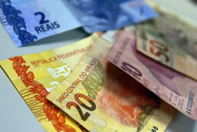 Brasileiros têm R$ 8 bilhões a receber de instituições financeiras