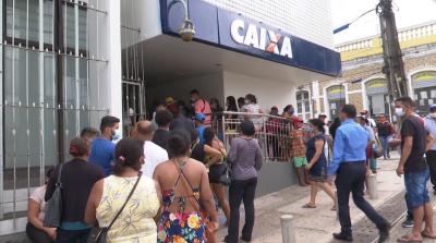 Auxílio: beneficiados enfrentam filas para última parcela em São Luís