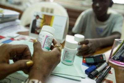 Quase metade das crianças vivendo com HIV não recebe tratamento