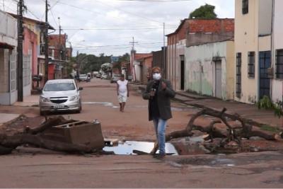 Buracos atrapalham trânsito no bairro São Cirstóvão
