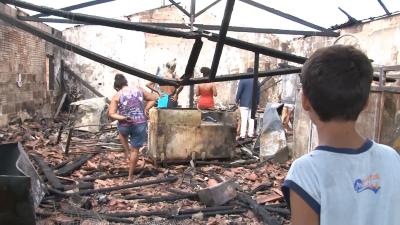Imperatriz: casa pega fogo e família pede ajuda para recuperar bens