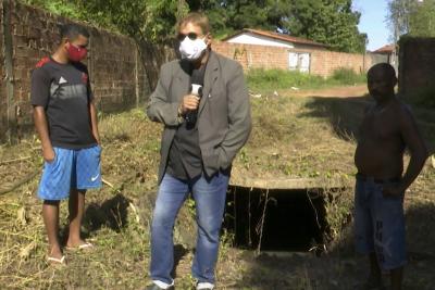 Moradores reclamam de buracos e lama no bairro Apaco