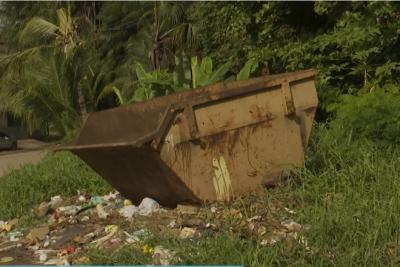 Moradores do Vinhais denunciam acumulo de lixo em via.