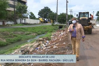 Moradores denunciam descarte irregular de lixo na vala da Macaúba