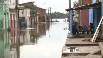 Águas do Rio Tocantins já invadem casas em Imperatriz