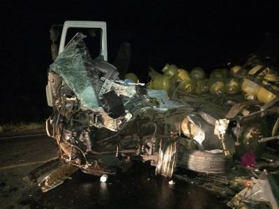 Colisão entre carretas deixa um morto e três feridos no MA