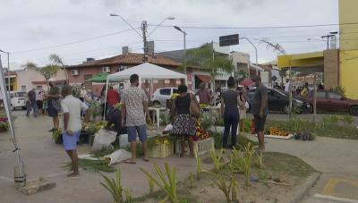 Ambulantes faturam extra no feriado do Dia de Finados