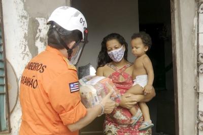 Bombeiros distribuem alimentos a famílias vulneráveis em São Luís