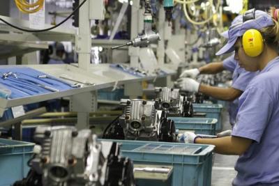 Empregos crescem 2,4% na atividade industrial