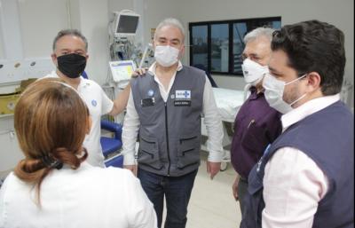 Queiroga visita hospitais beneficiados com emendas de Roberto Rocha