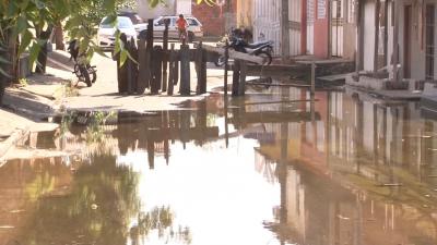 Ruas ficam alagadas após fortes chuvas em Imperatriz