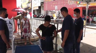 Vigilância Sanitária fecha rua do comércio em Santa Inês